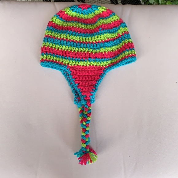 Child’s hand crocheted hat - Picture 2 of 5